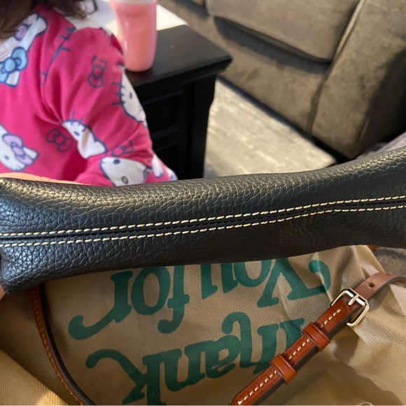 Black pebble leather Dooney and Bourke crossbody - Picture 3 of 10